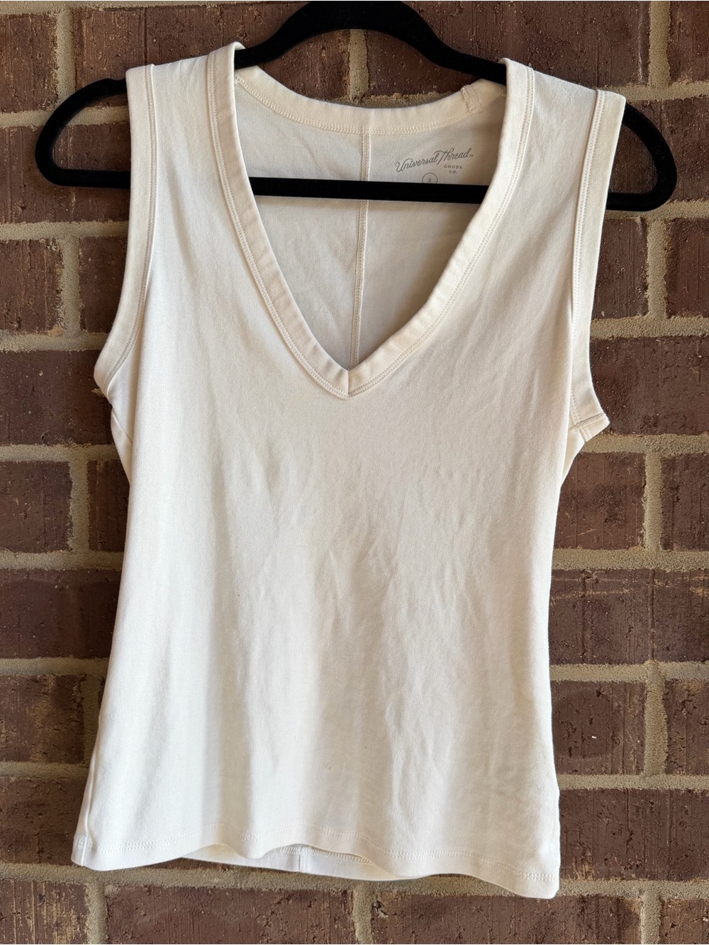 Universal Thread Cream V-Neck Sleeveless Tank Top